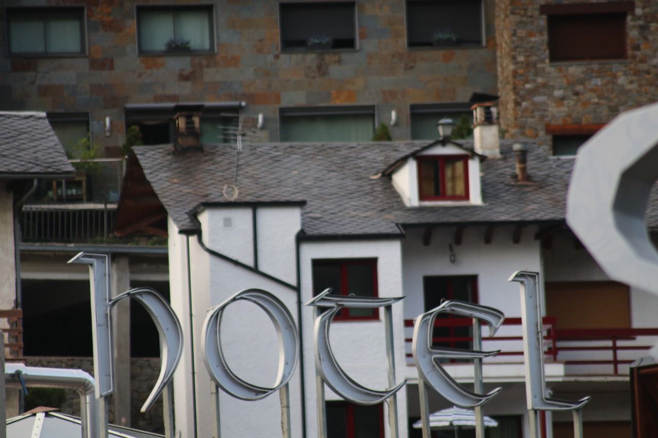 El rètol d'un dels hotels del país.