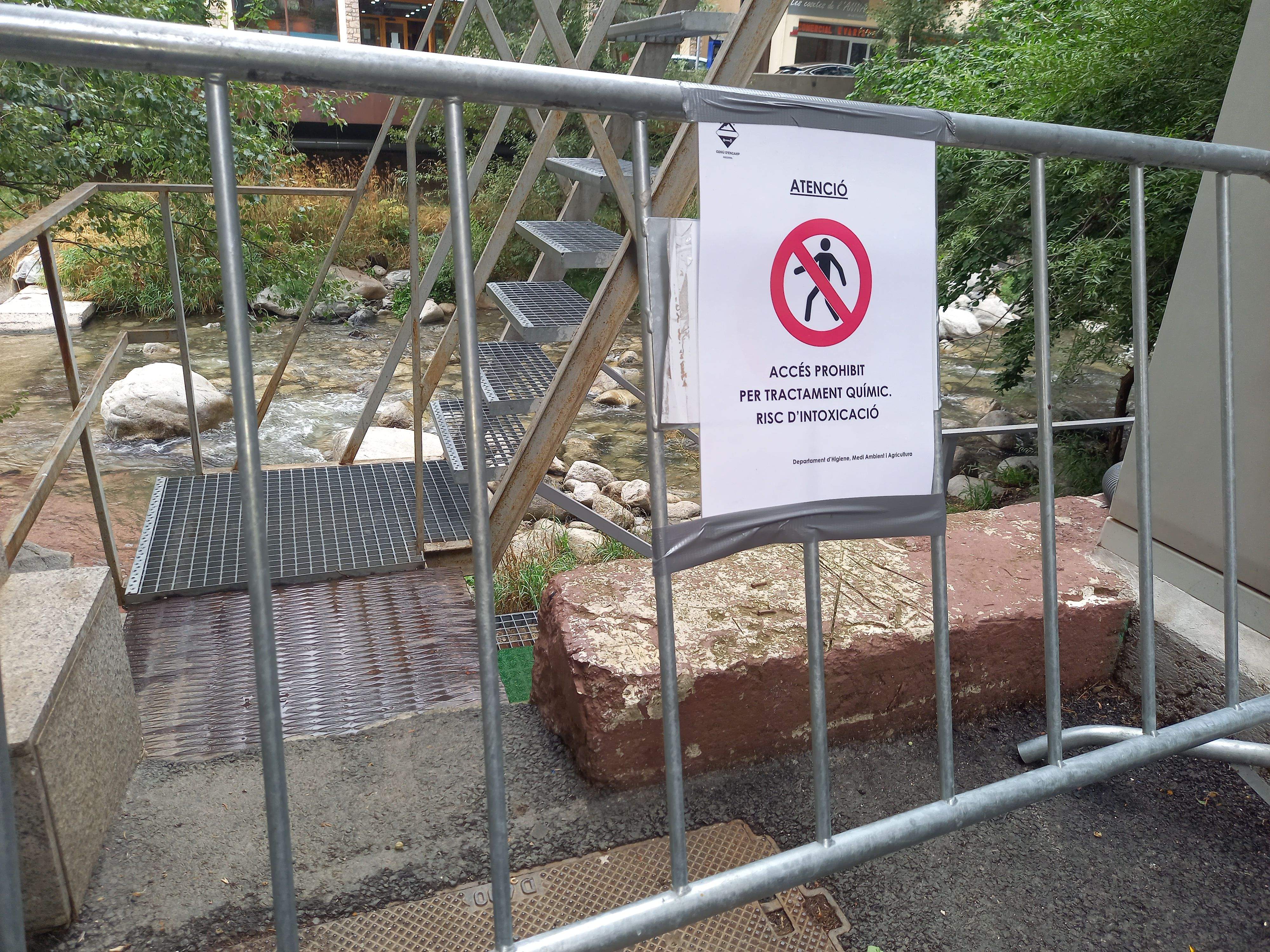 La tanca que prohibeix l'accés.