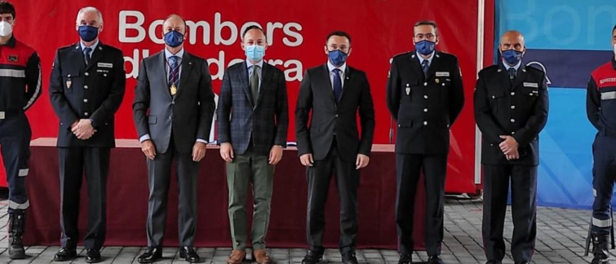 JORDI FARRÉ I JAUME SÁNCHEZ, A LA DRETA, AMB EL CAP DE GOVERN I LA CÚPULA D'INTERIOR.