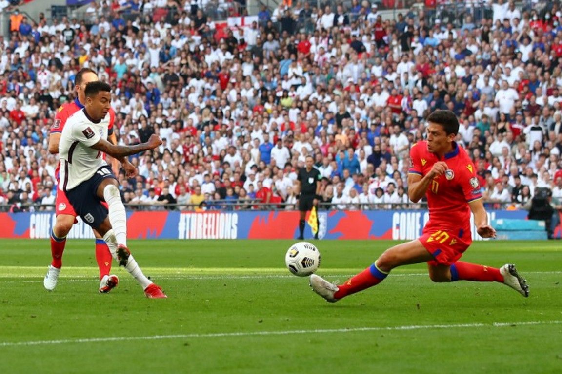 Lingard xuta per marcar  l'1-0.