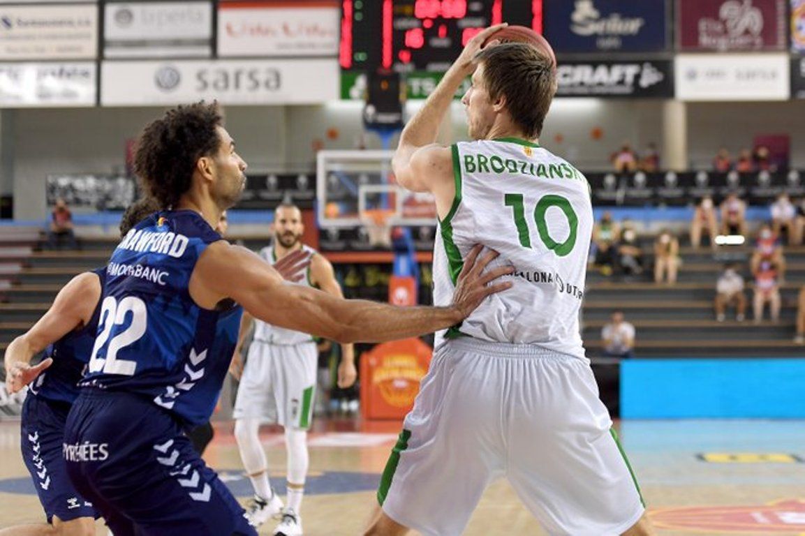 Crawford marca Brodziansky, el protagonista del partit.