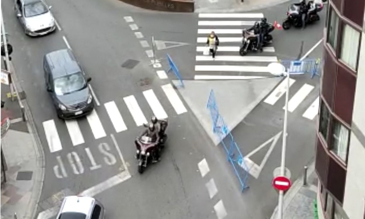 Set motos se salten les normes a la 'Cruïlla de la mort'