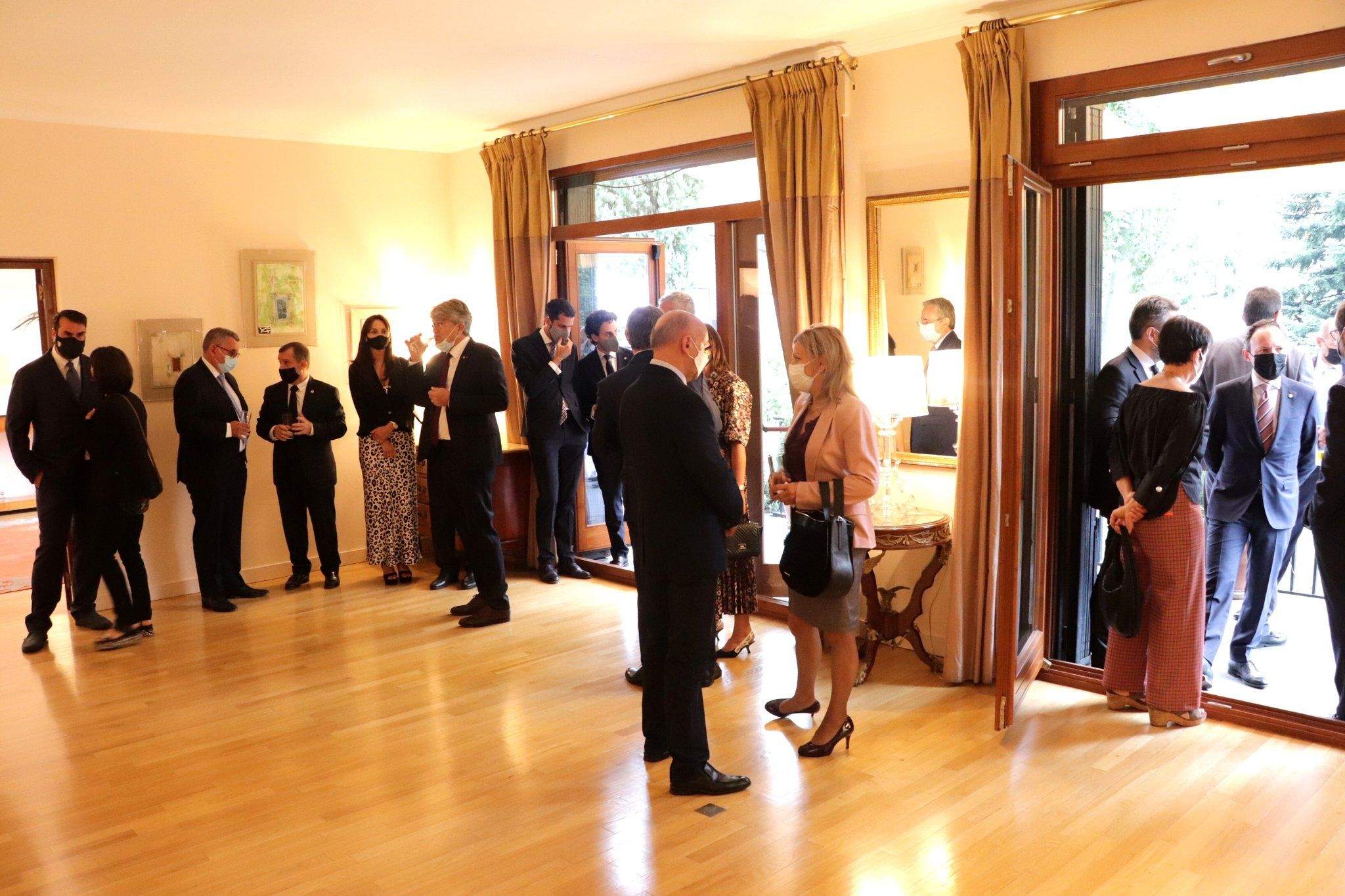 Assistents a la recepció oferta per l'ambaixada francesa aquest dimecres.