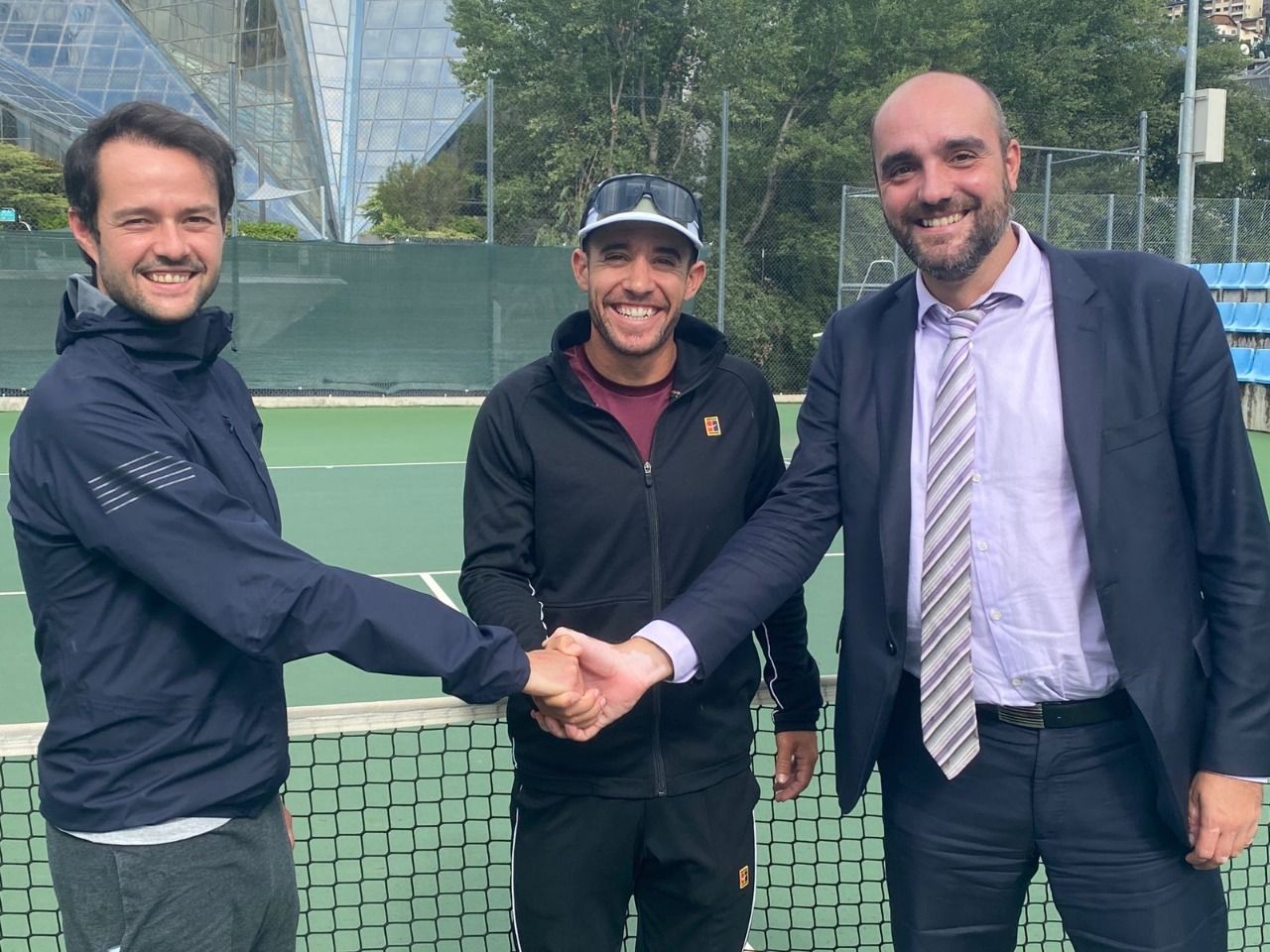 D'esquerra a dreta: Albert Casas (vicepresident), Èric Garcia i Gerard Blasi (President Federació de Tennis d'Andorra)