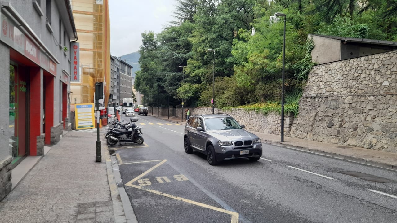 El tram de l'avinguda Santa Coloma que és conflictiu segons els veïns.
