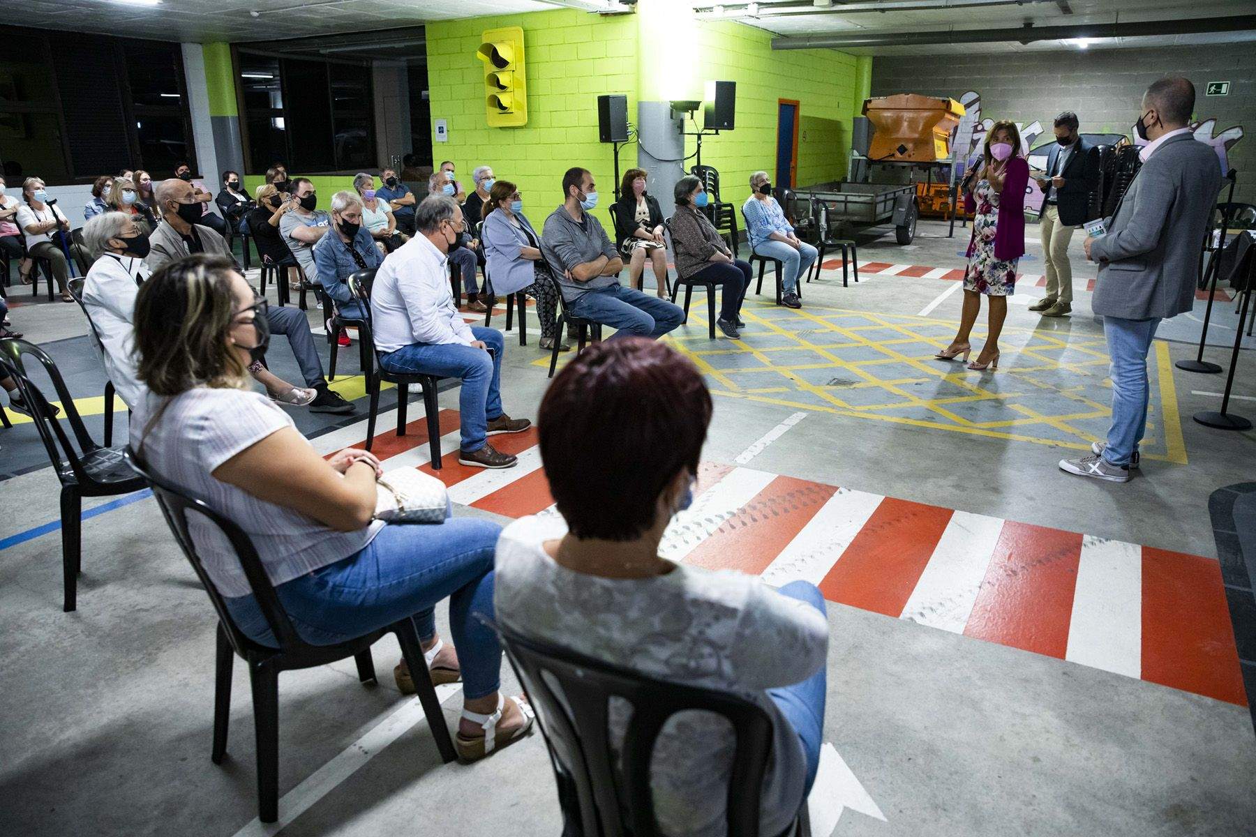 Un moment de la reunió amb els veïns.