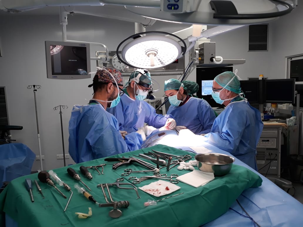 Un instant de l'artròdesi cervical portada a terme per la unitat de columna