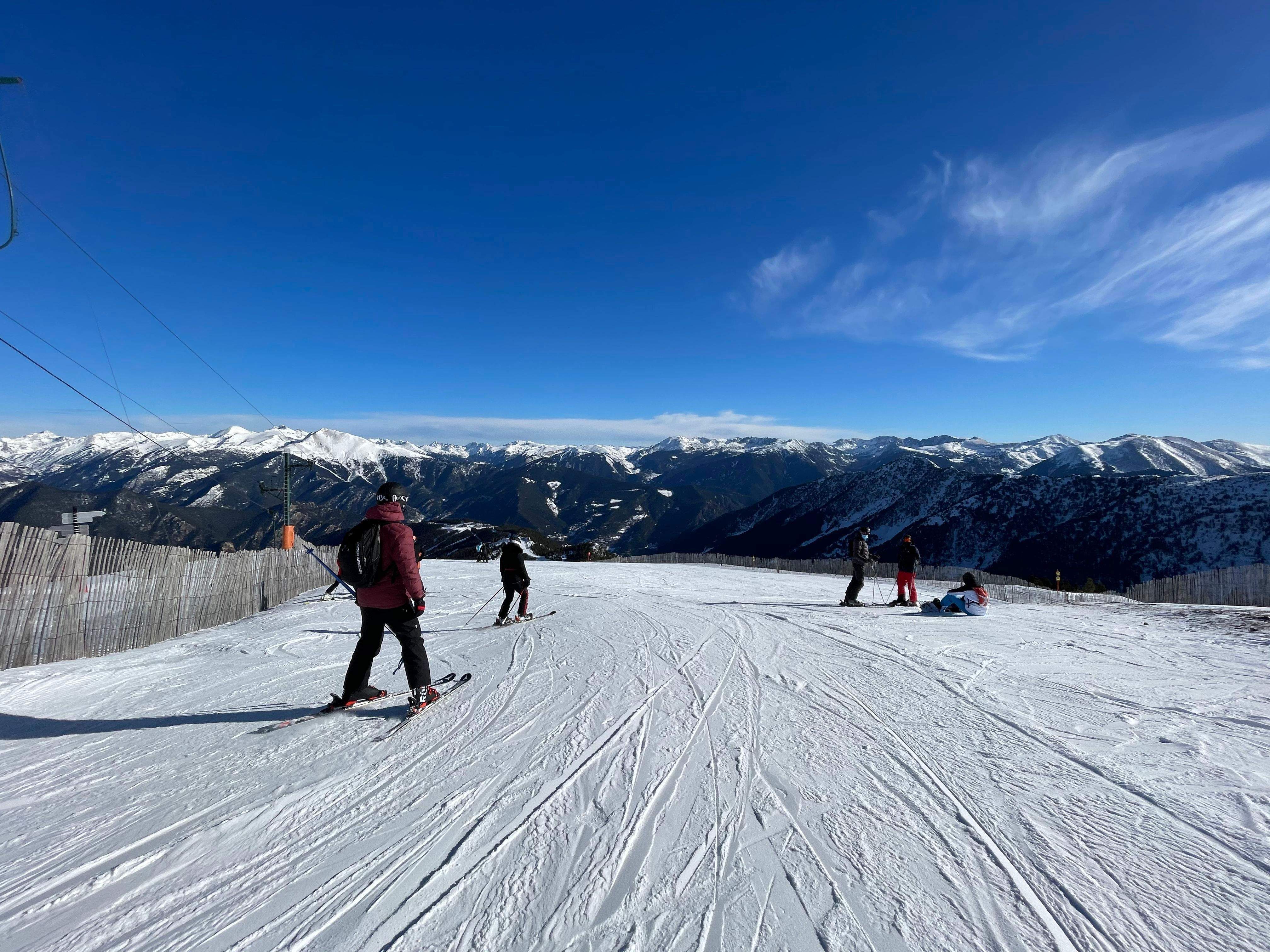 Esquiadors a Vallnord el passat gener, un dels pocs moments amb certa afluència turística del passat hivern. Esquiadors a Vallnord el passat gener, un dels pocs moments amb certa afluència turística del passat hivern.