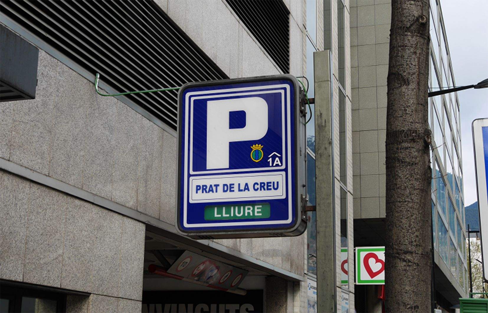 Els fets haurien tingut origen al lavabo de l'aparcament comunal de Prat de la Creu.