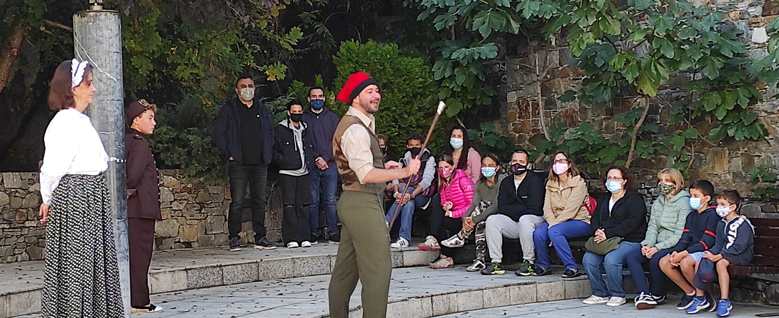 Borís I donant la benvinguda als assistents.