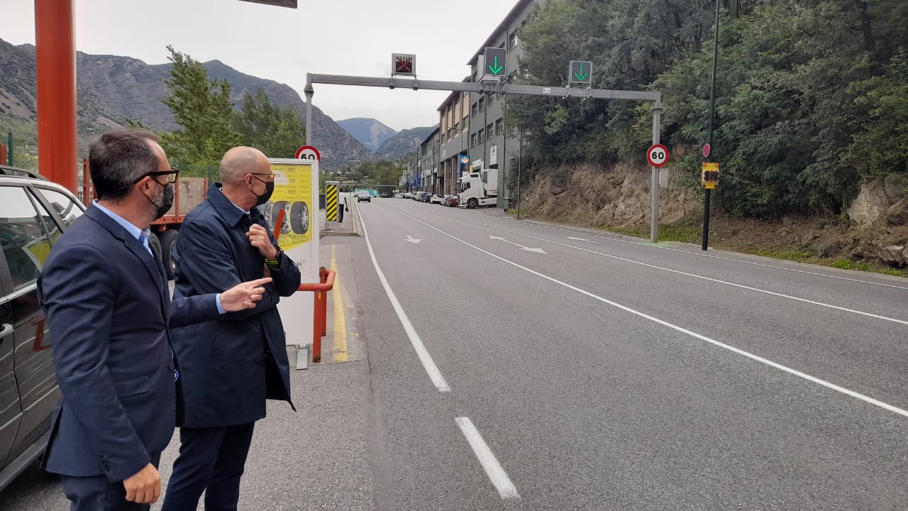 El ministre Víctor Filloy, aquest dilluns davant del nou radar.