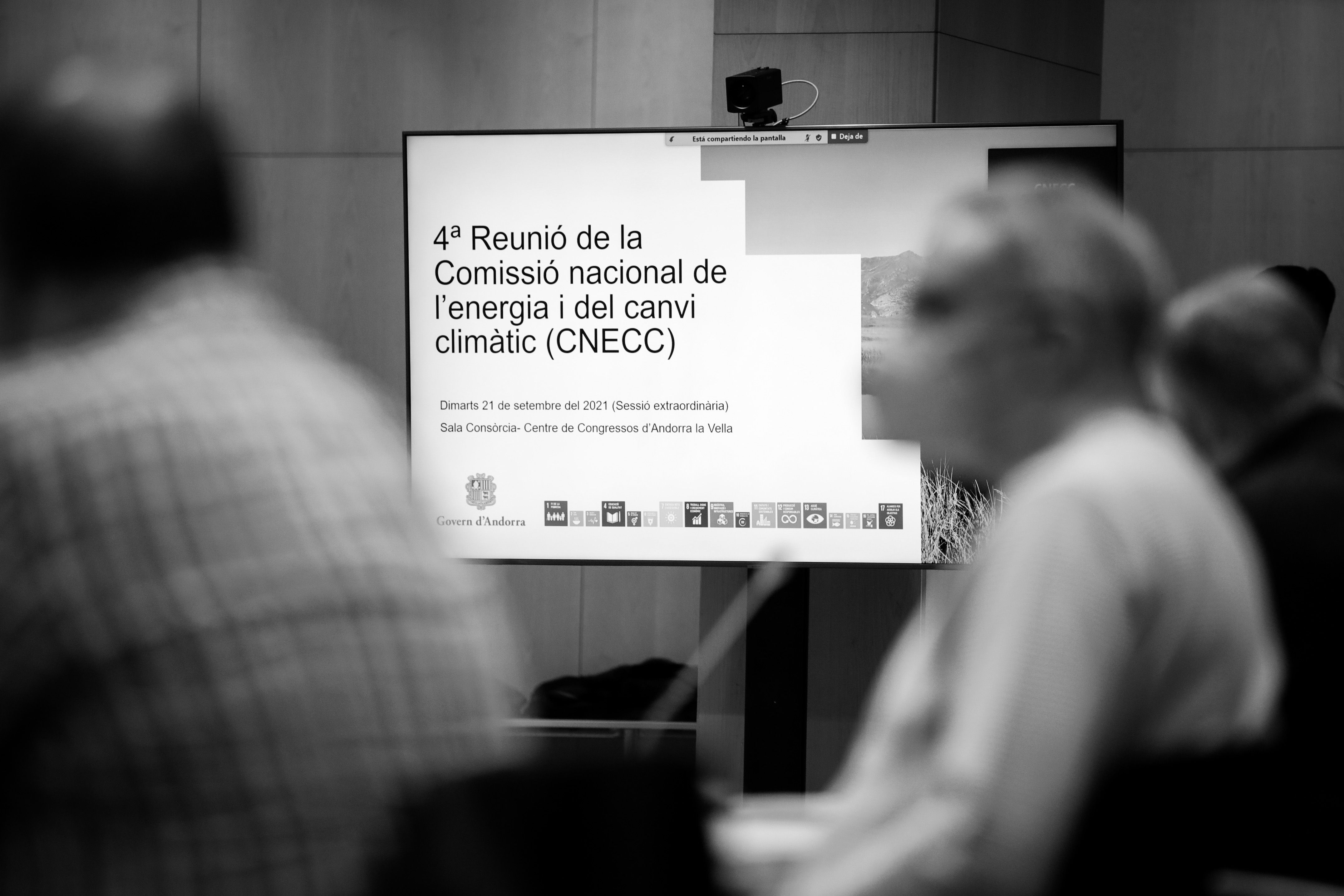 Una imatge d'una reunió de la Comissió Nacional de l’Energia i el Canvi Climàtic