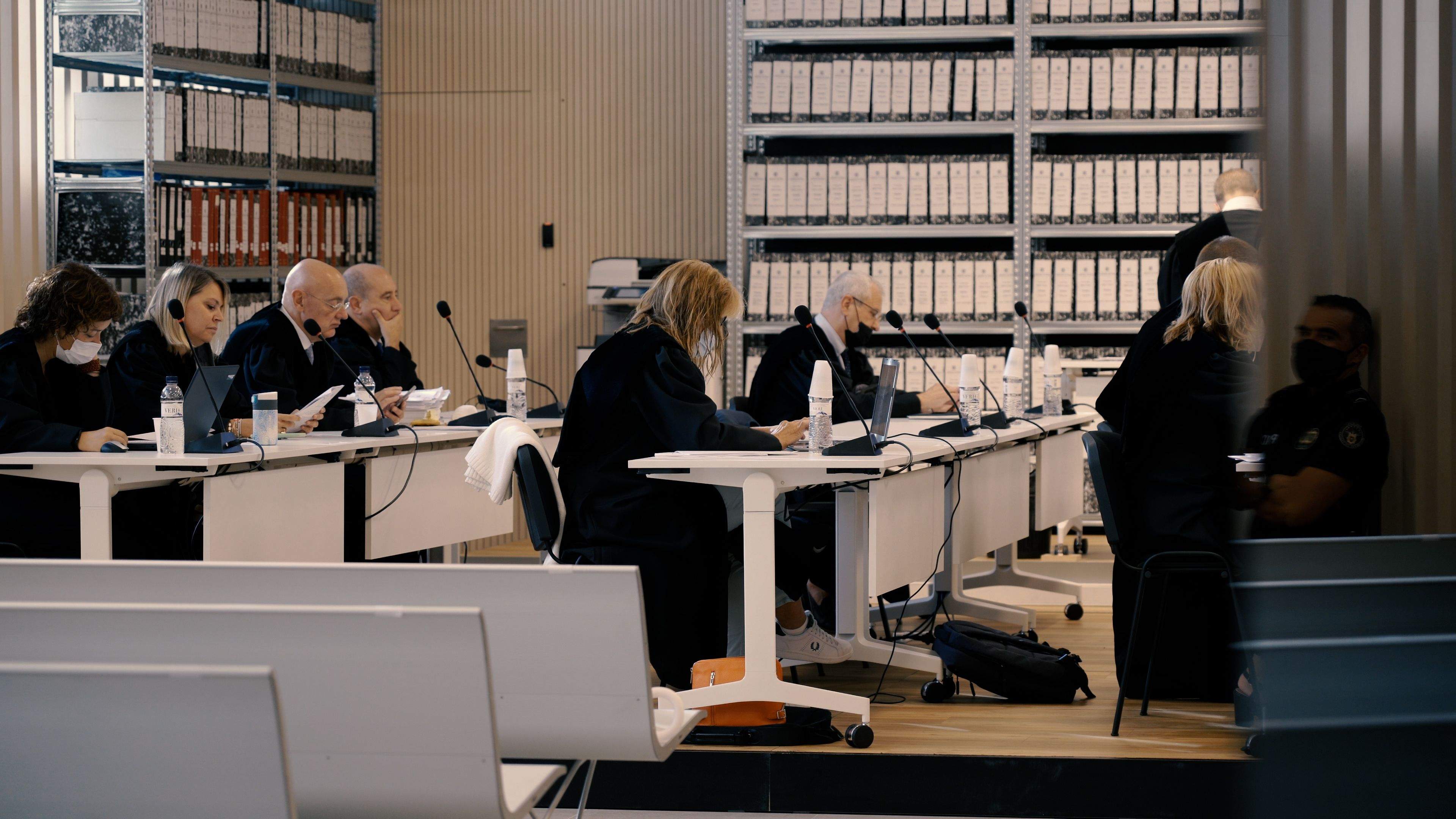 La bancada dels advocats defensors.