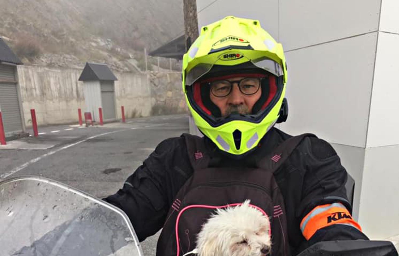 Jordi Tuneu damunt una moto.