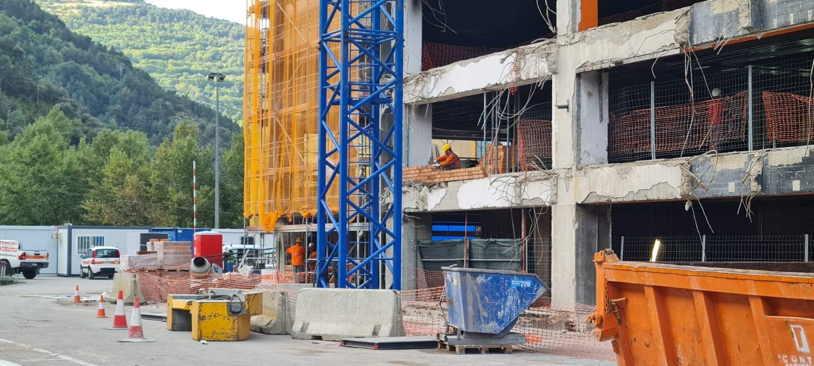 Els operaris han tornat a l'obra després de l'atur puntual una vegada hi va haver el sinistre.