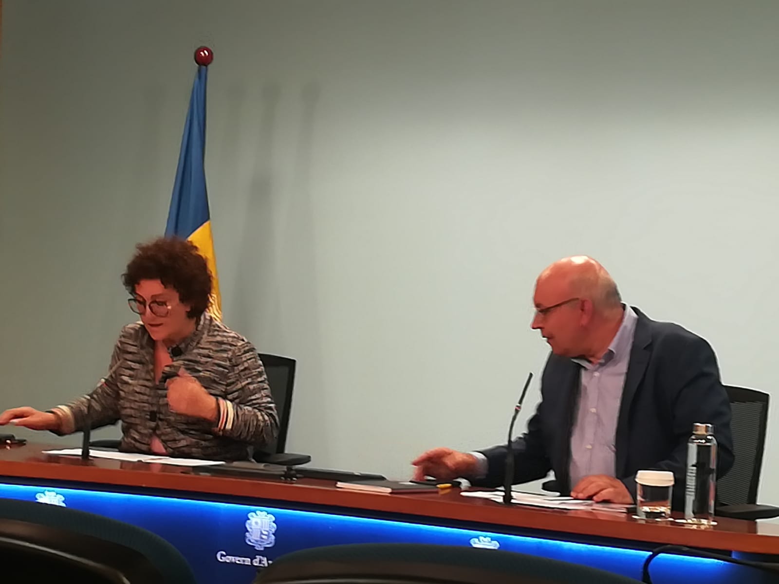 Judith Pallarési Joan Carles Villaverde durant la roda de premsa d'aquest dimarts.