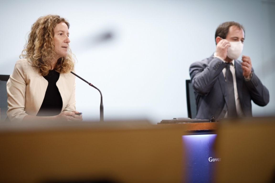 Sílvia Calvó i Carles Miquel durant la roda de premsa.