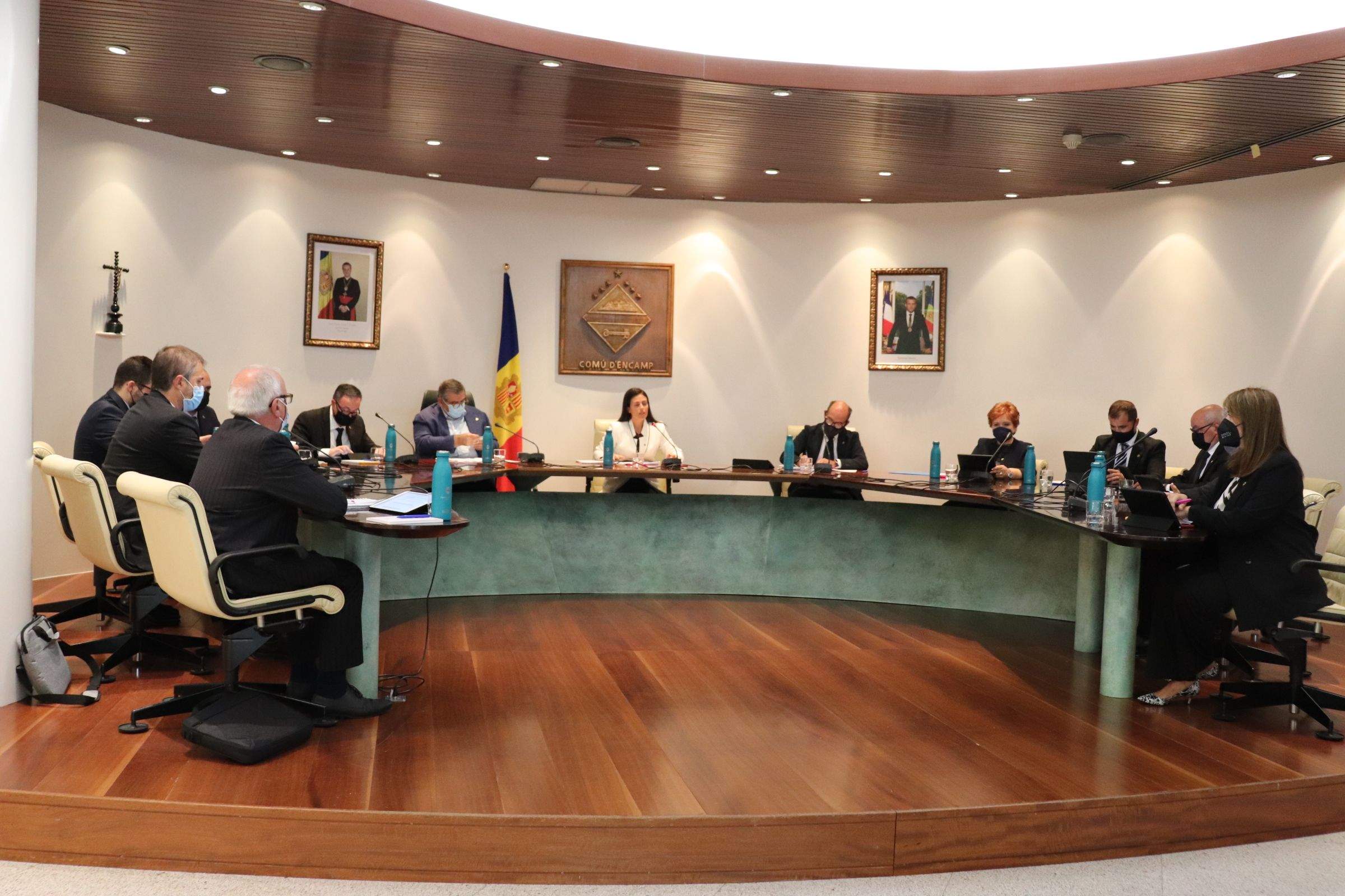 Un instant de la sessió de consell de comú d'Encamp.