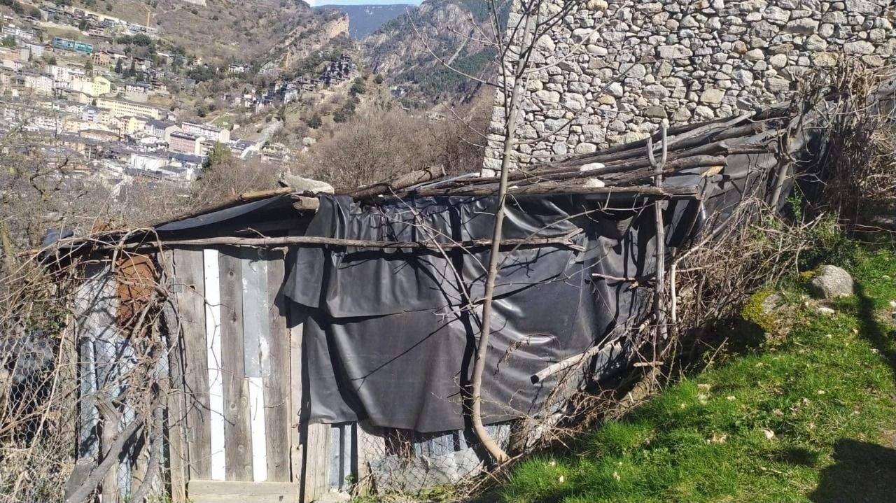 El tancat, a tocar la denominada Borda del Vicari. El tancat, a tocar la denominada Borda del Vicari.