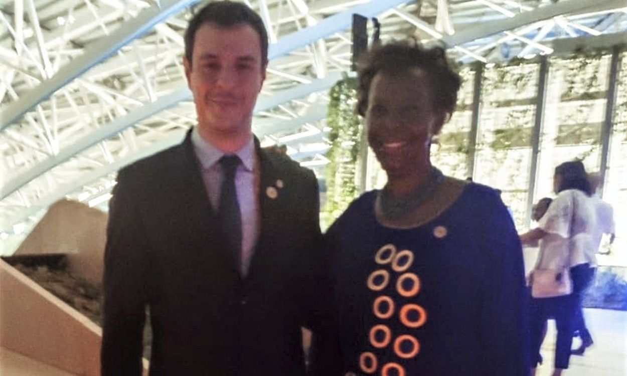 Marc Galabert amb la secretària general de la Francofonia, Louise Mushikiwabo