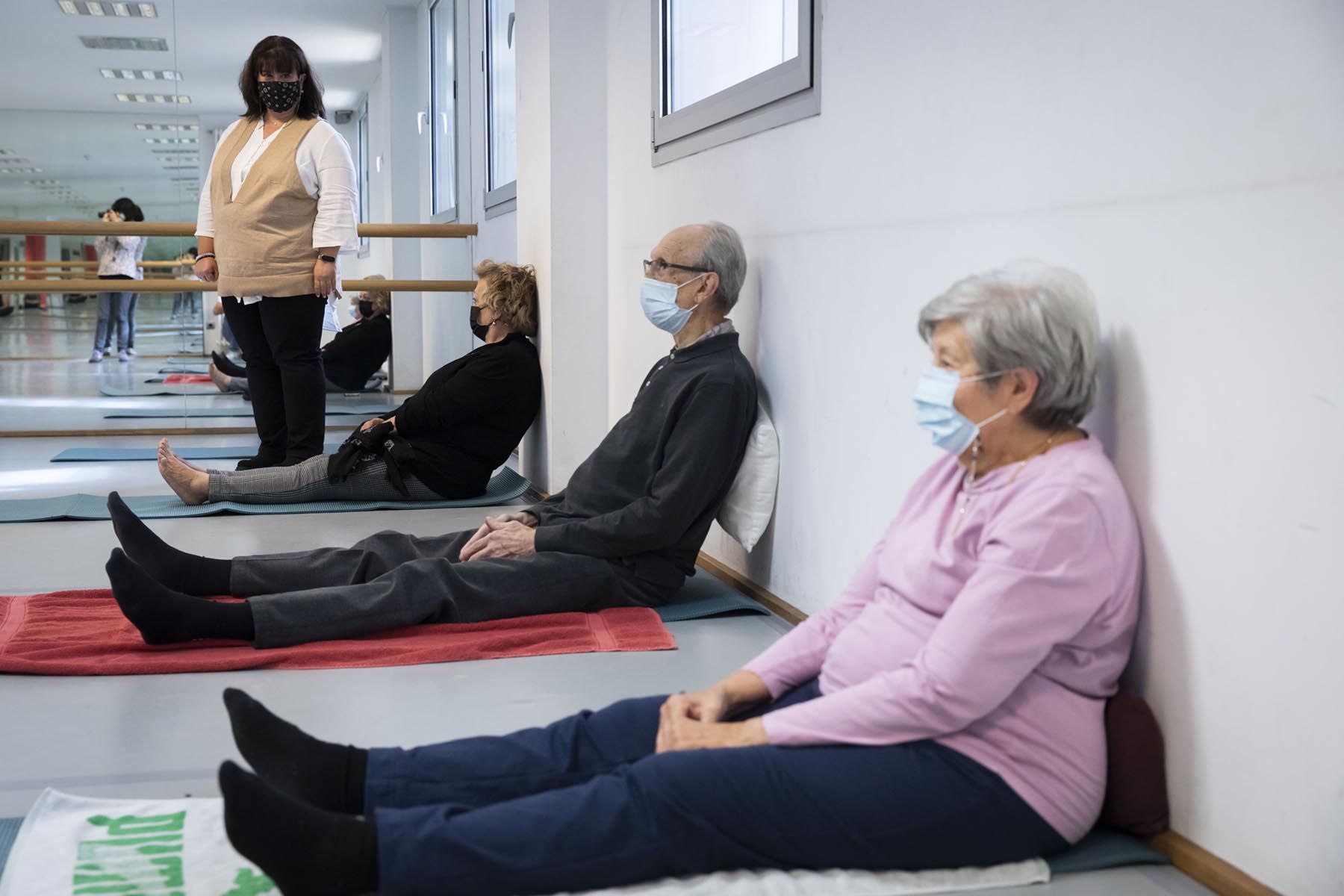 Meritxell Pujol segueix una de les classes de gimnàstica.