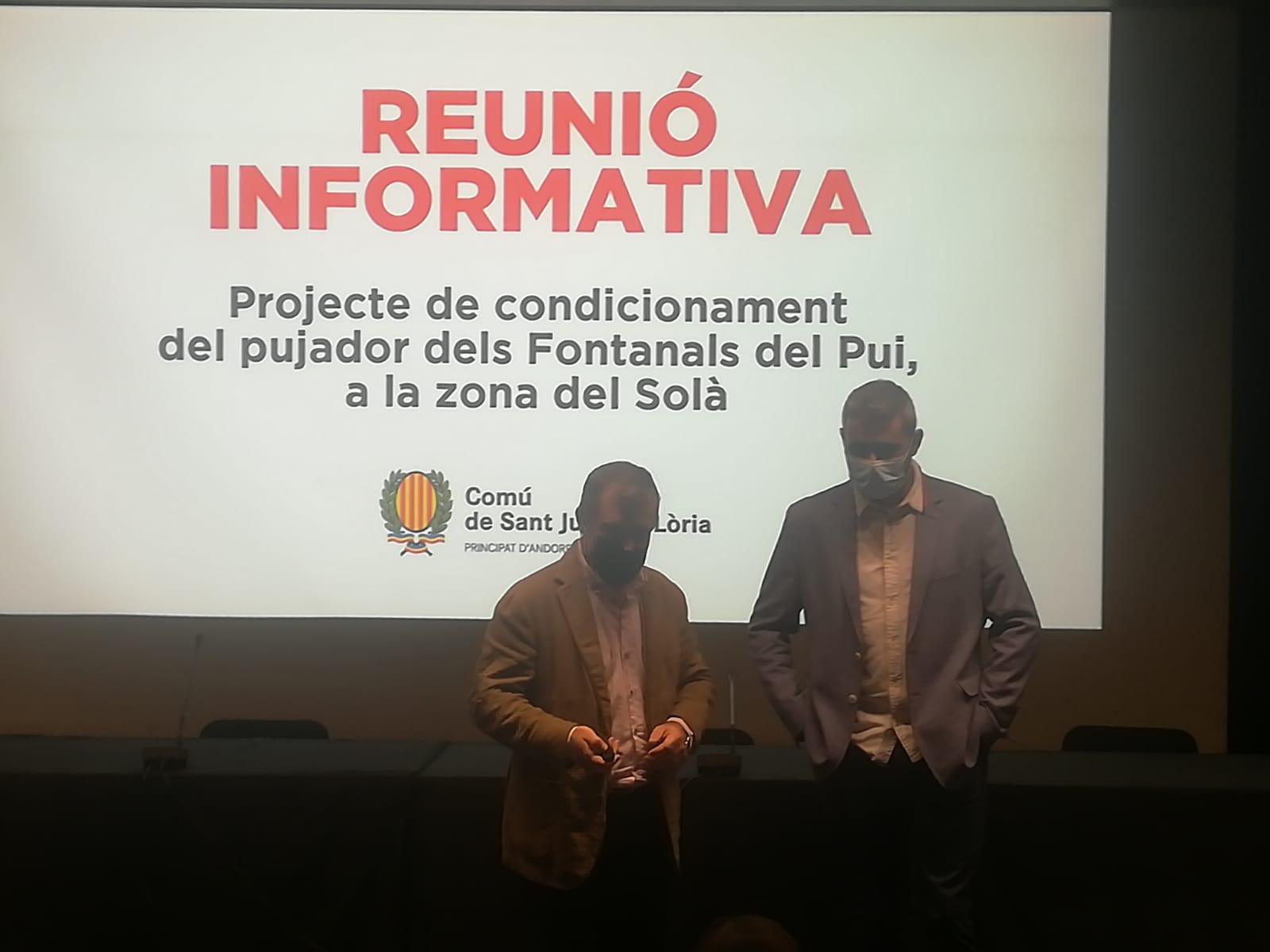 El cònsol Josep Majoral i el conseller d'Urbanisme i Cadastre, Carles Pereira durant la presentació.