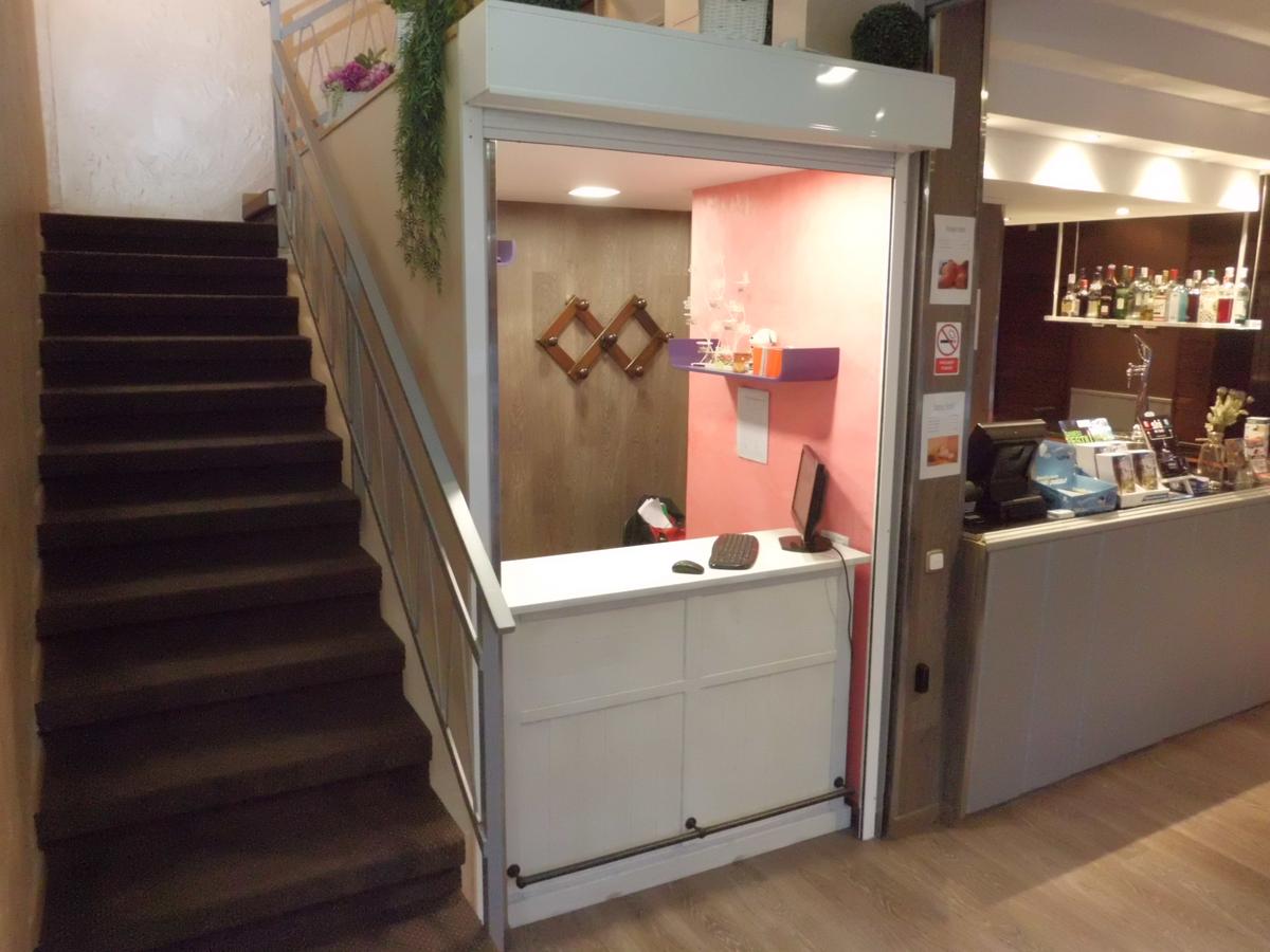 La recepció d'un dels establiments estafats.