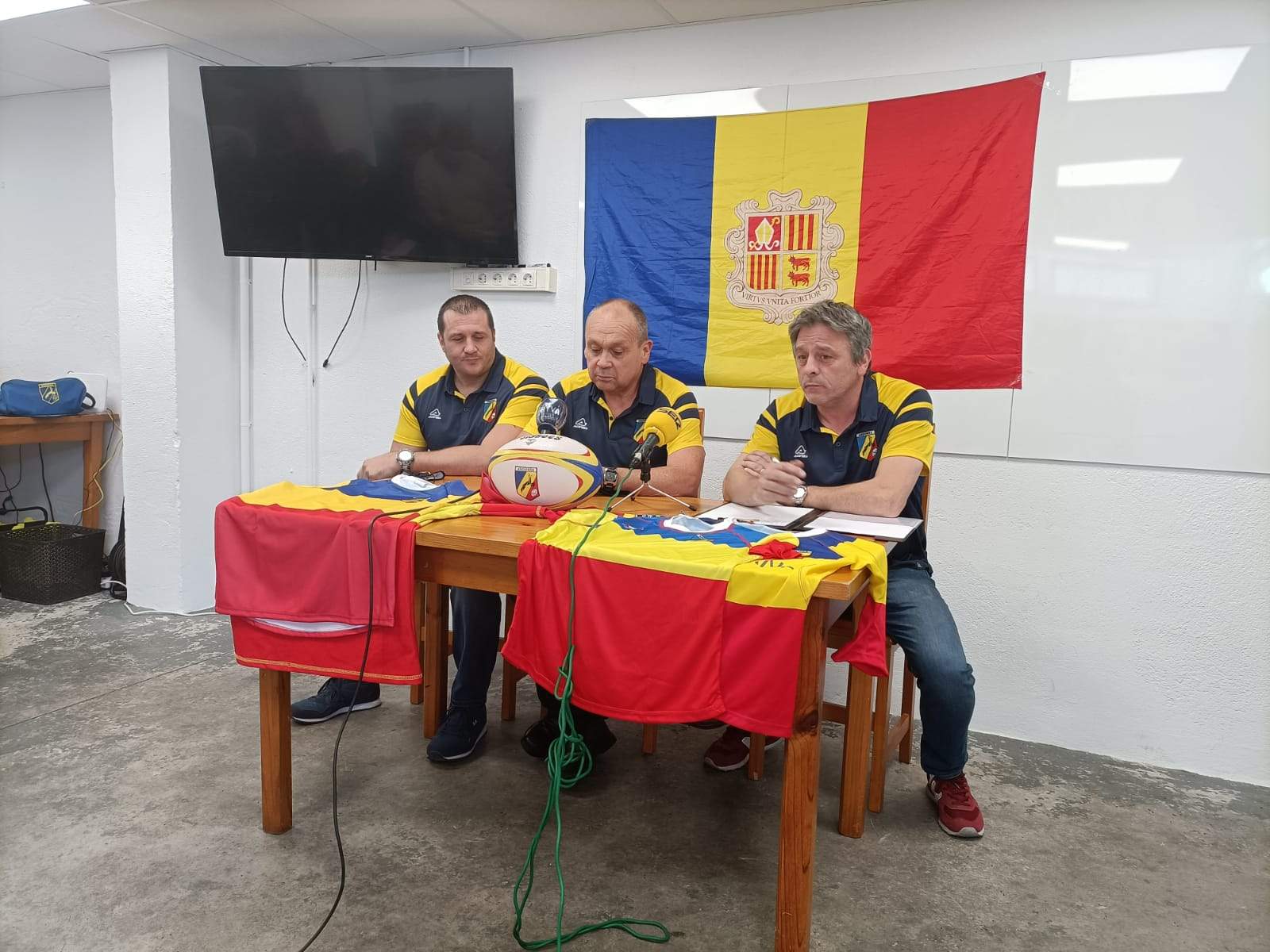 Els dos nous seleccionadors amb el president de la federació.