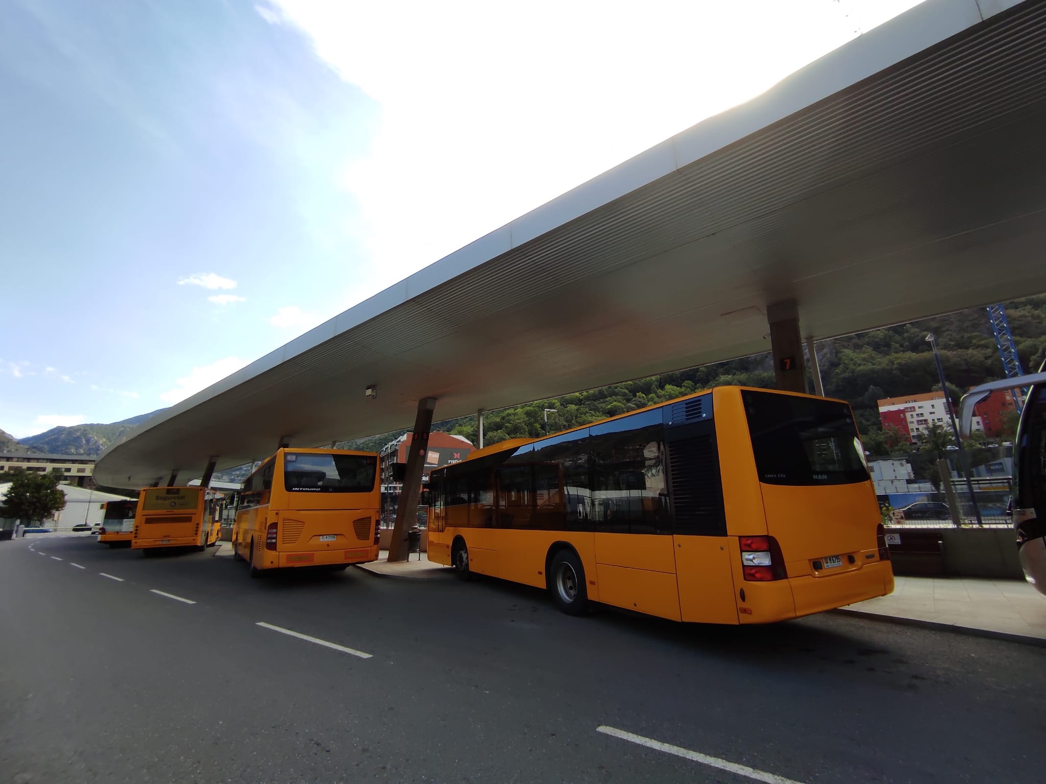 Busos estacionats a l’Estació Nacional.