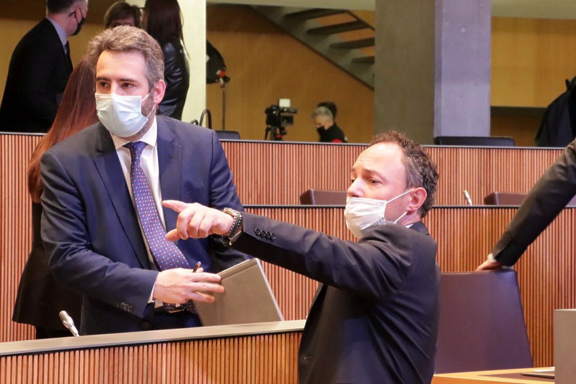 Espot i Jover parlen abans d'una sessió al Consell General.