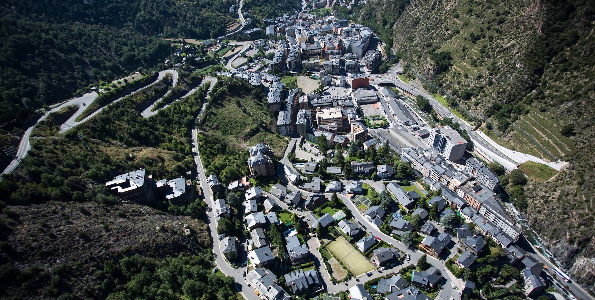 Vista aèria de Sant Julià de Lòria. Vista aèria de Sant Julià de Lòria.
