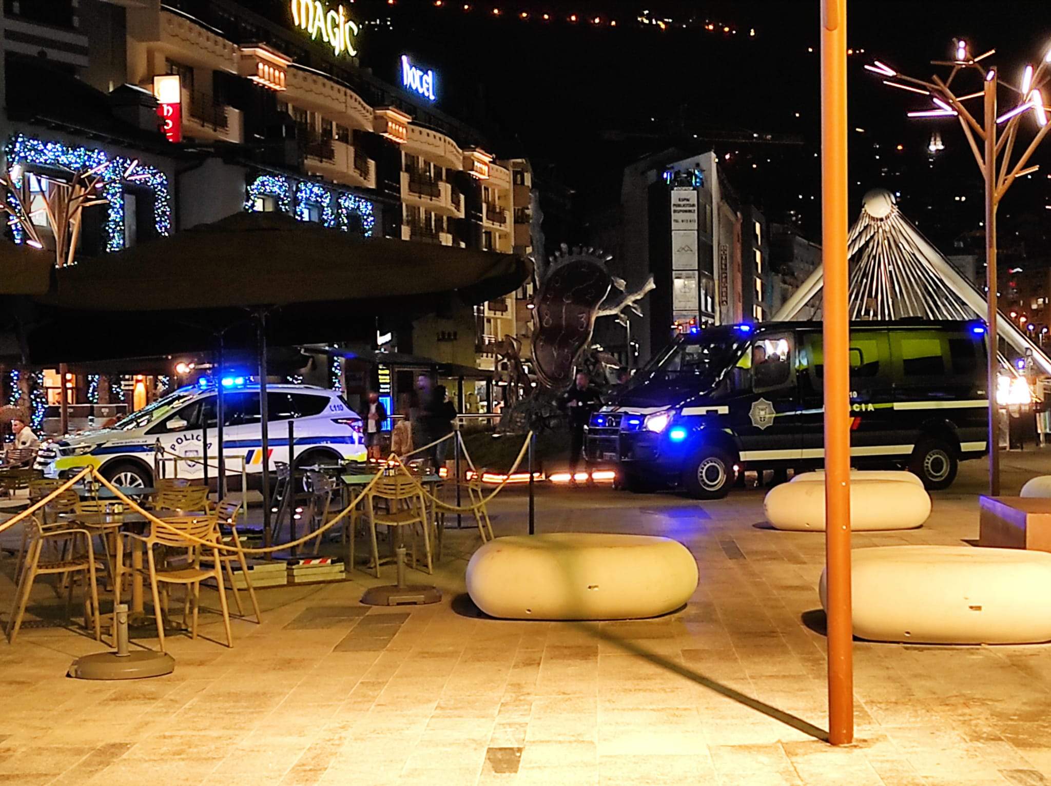 Desplegament policial a la zona de la Rotonda.