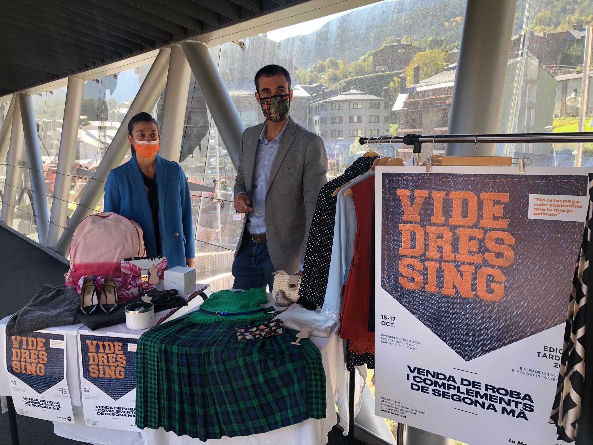 Mercè Miguel amb Josep Maria Garrallà presentant l'edició del 'Vide Dressing'.