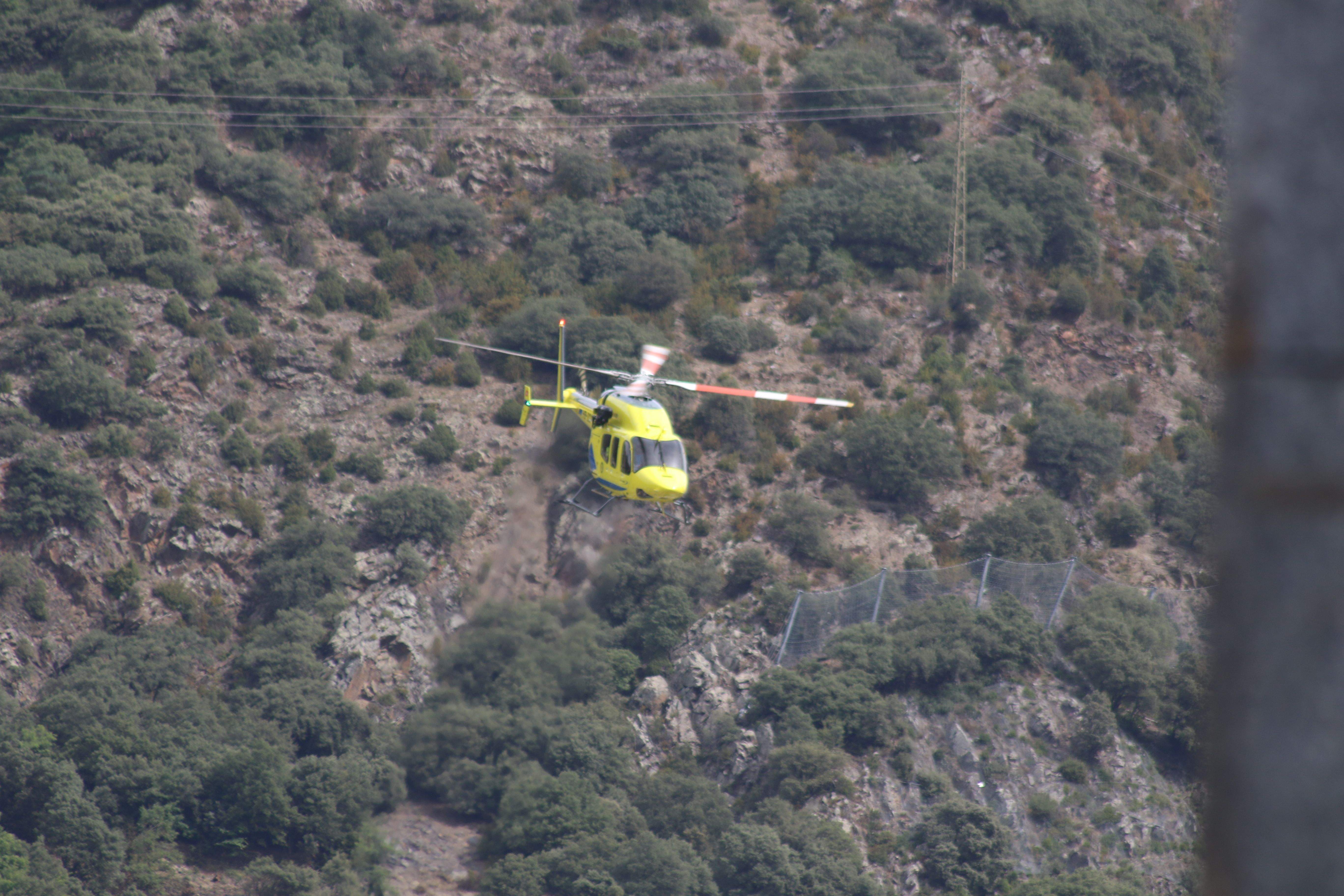 L'helicòpter en un vol diürn.