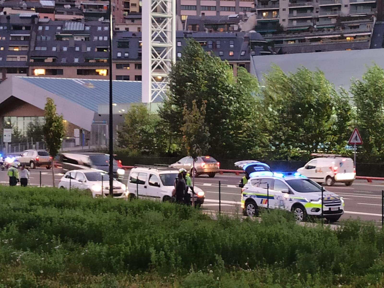 Control temàtic muntat aquest vespre per la policia a l'avinguda Tarragona.