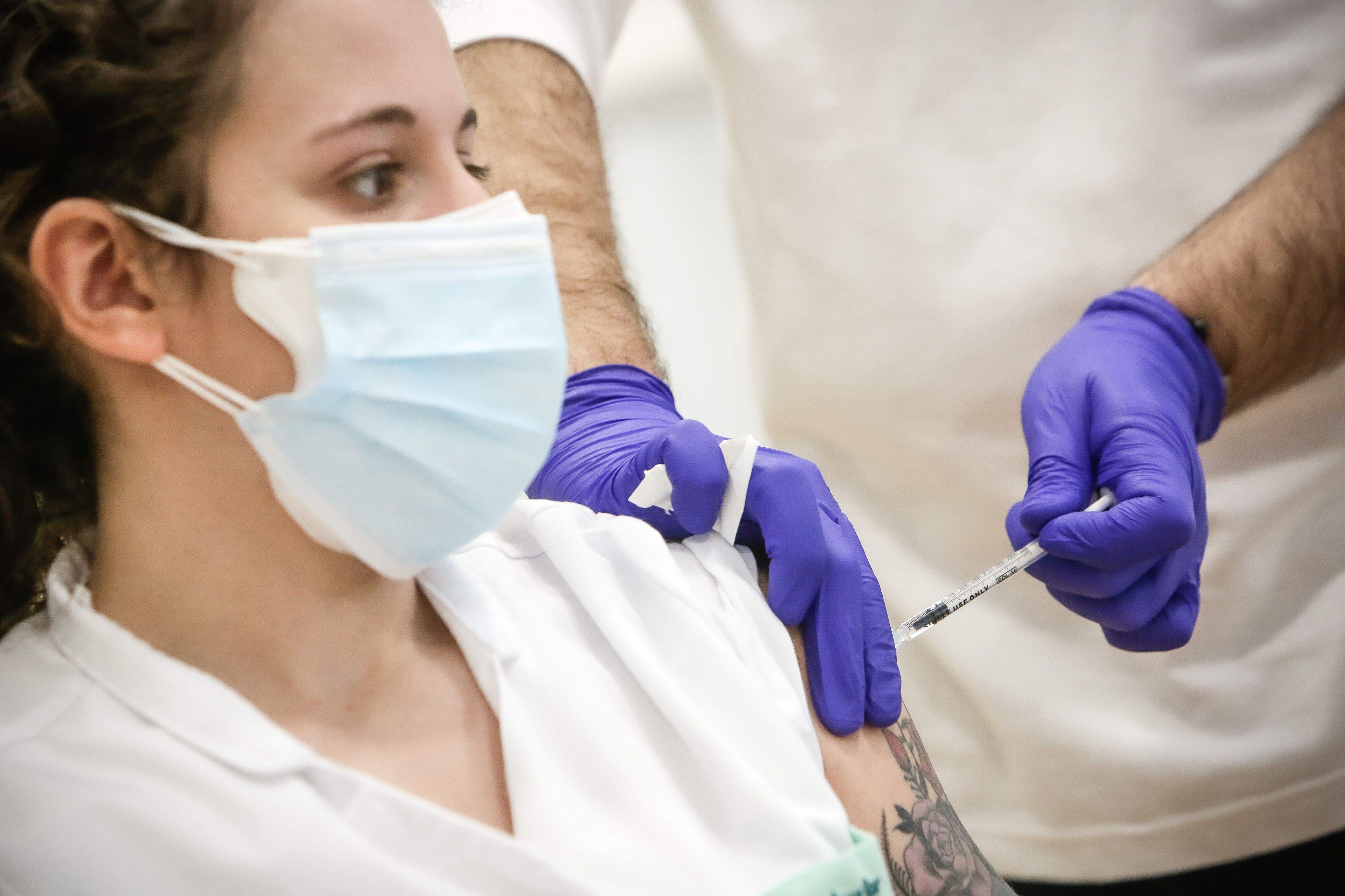 Vacunació d'una persona.