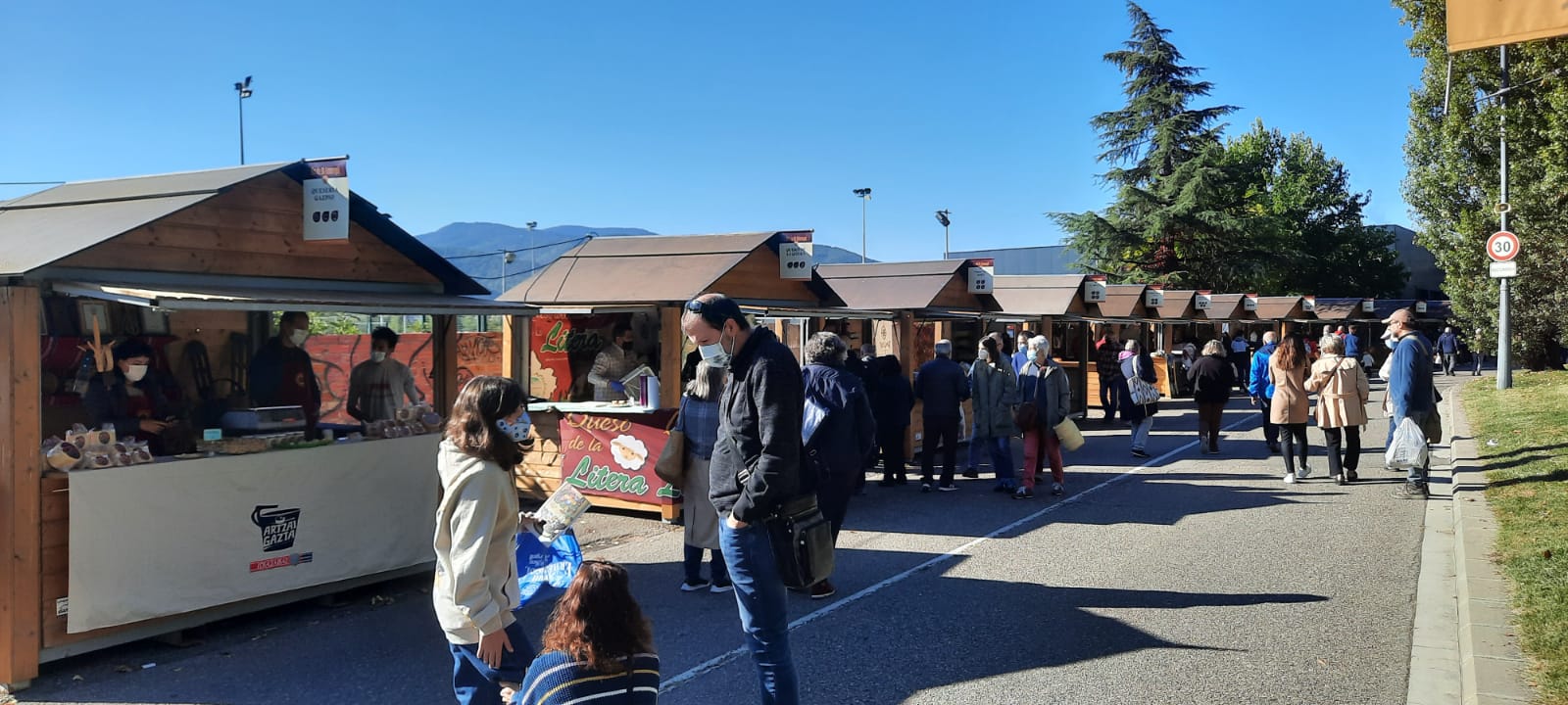 Parades de la fira. aquest migdia.