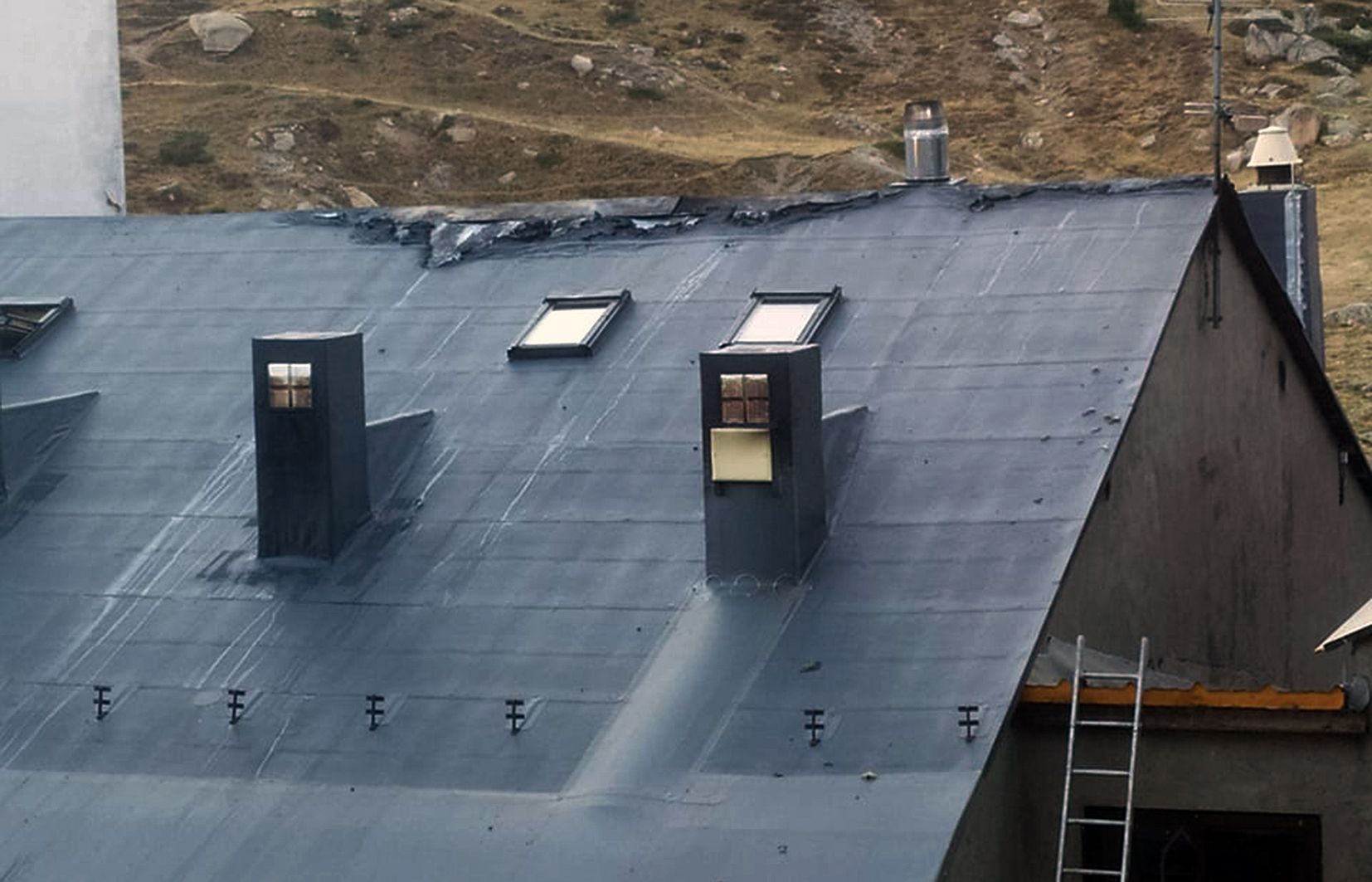 La teulada de l'edifici afectat.