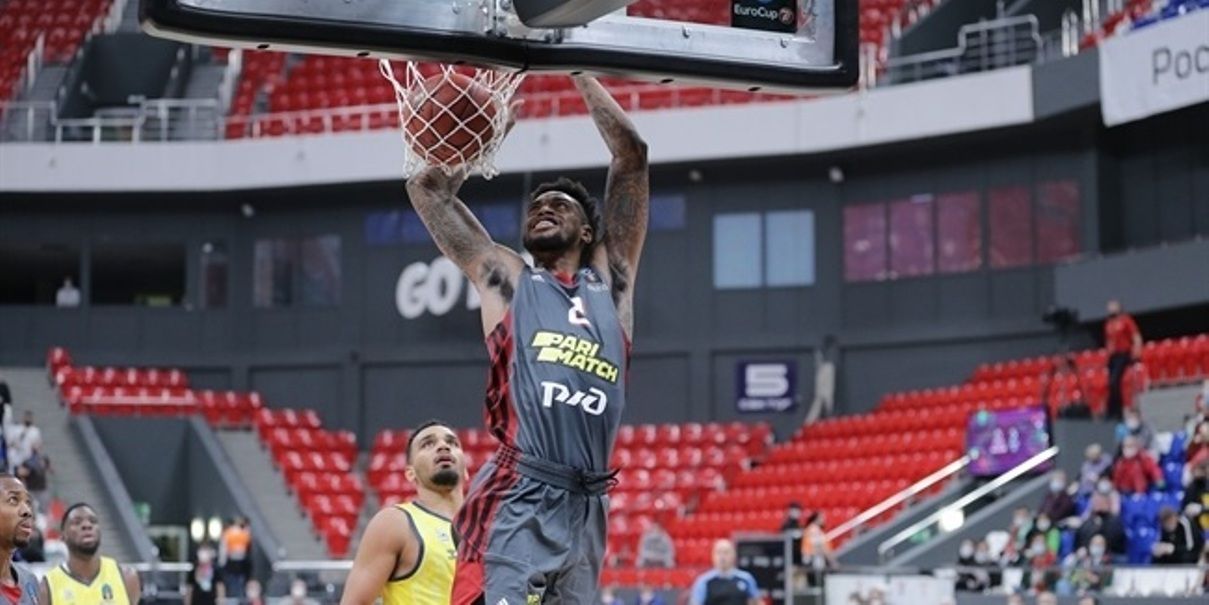 Greg Whittington anota una cistella en el partit d'aquest dimecres.