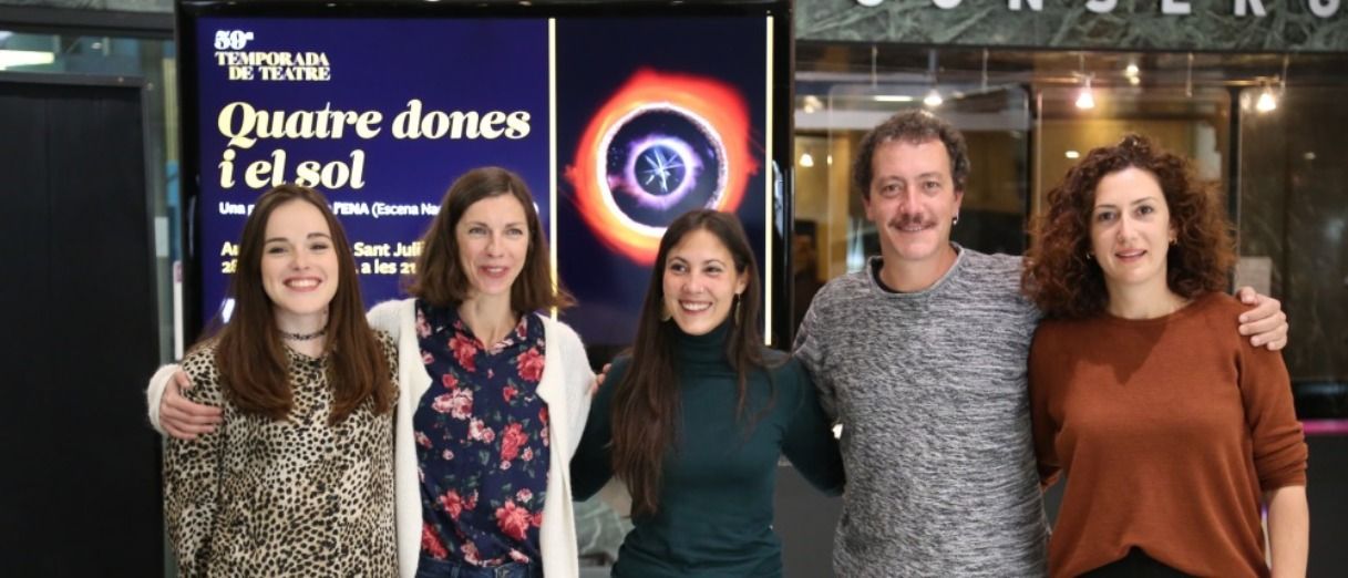 Les quatre actrius i Roger Casamajor aquest dijous a Sant Julià de Lòria. Les quatre actrius i Roger Casamajor aquest dijous a Sant Julià de Lòria.