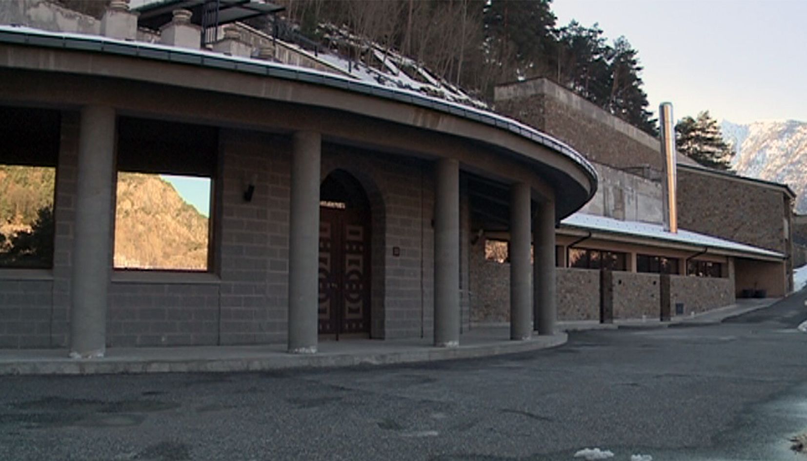 Cementiri de la Plana amb el crematori.