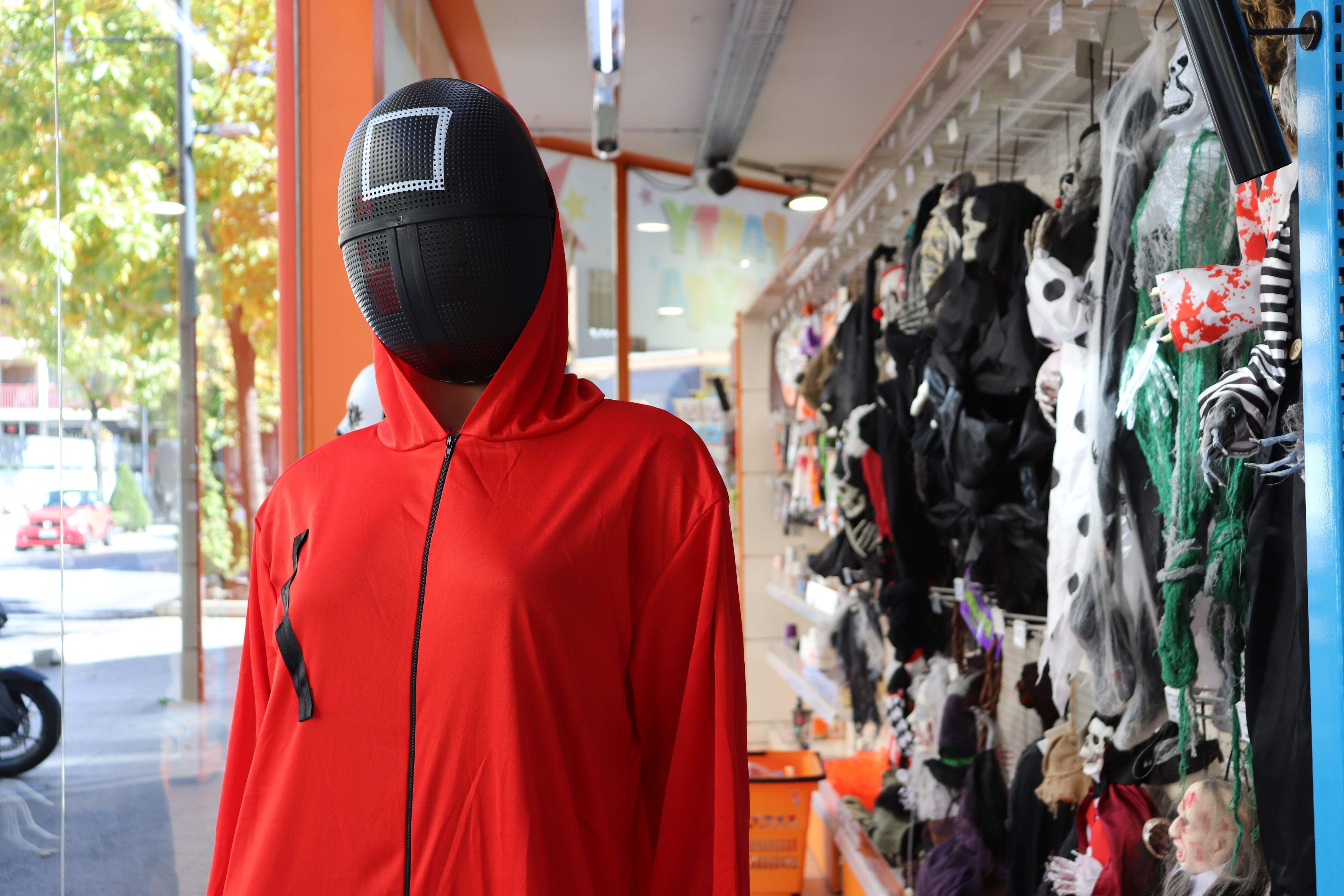 Un maniquí amb la disfresa d''El juego del calamar'.