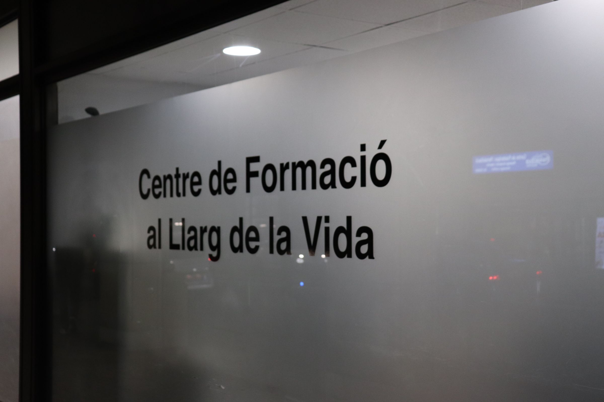 Rètol del centre de formació al Llarg de la vida