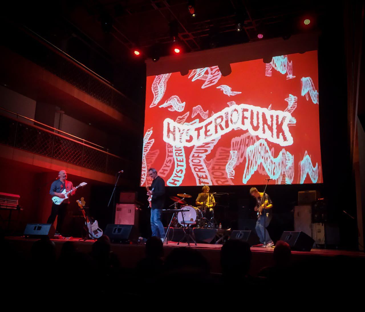 Un instant de l'actuació dels Hysteriofunk