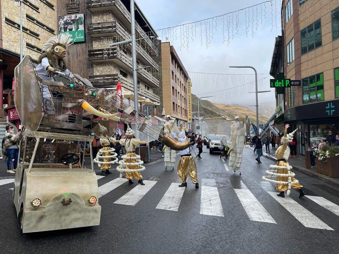 El grup d'animació pels carrers del Pas de la Casa.