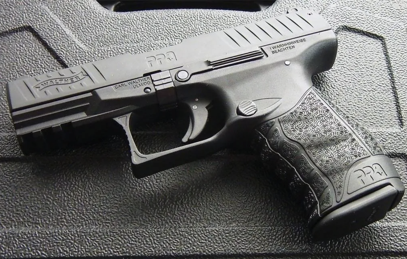 Una pistola de fogueig.