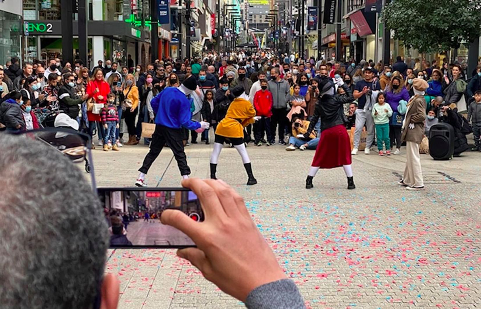 Una actuació emmarcada en l'Andorra Shopping Festival, a l'avinguda Meritxell.