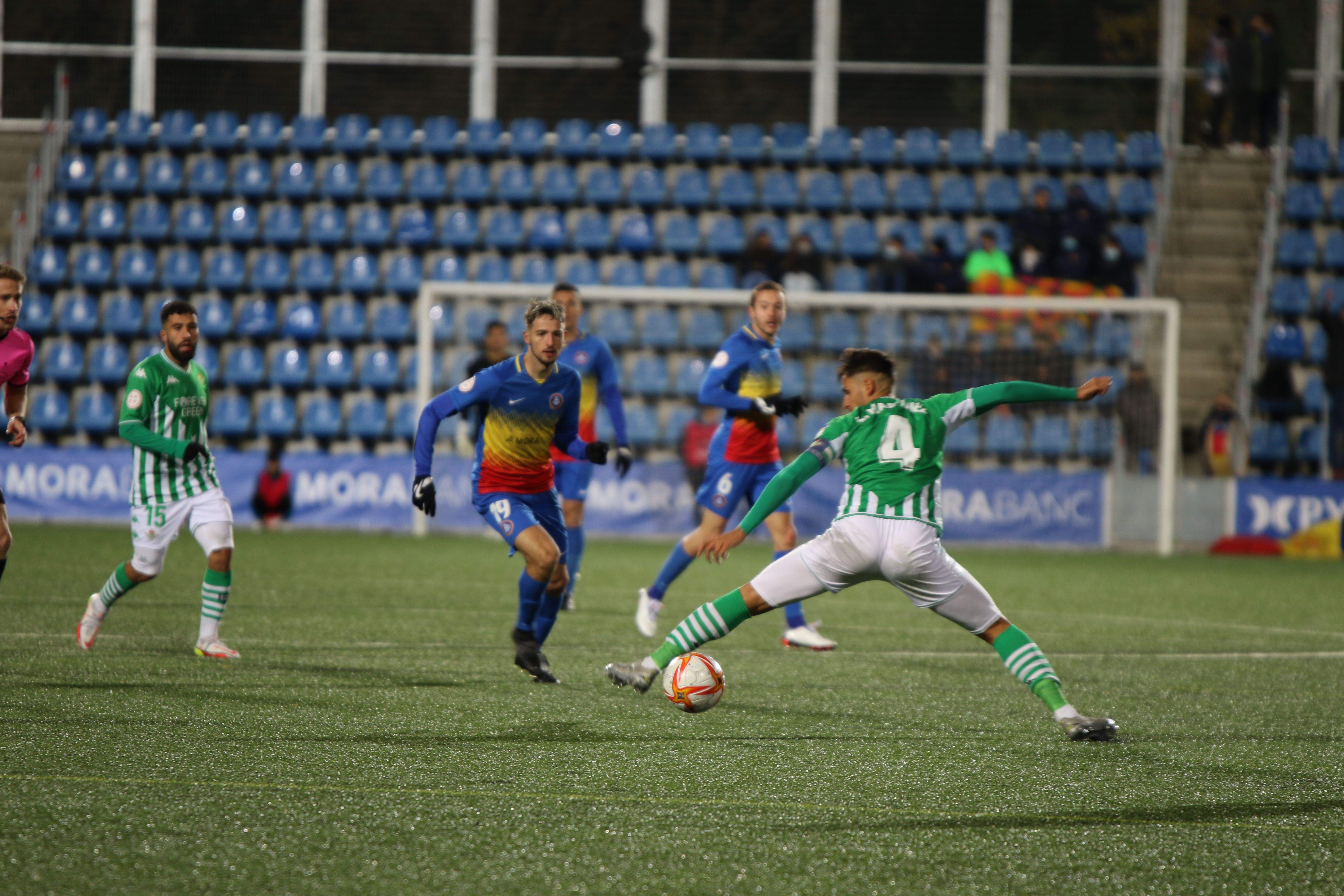 Un instant del partit entre Andorra i Betis B.