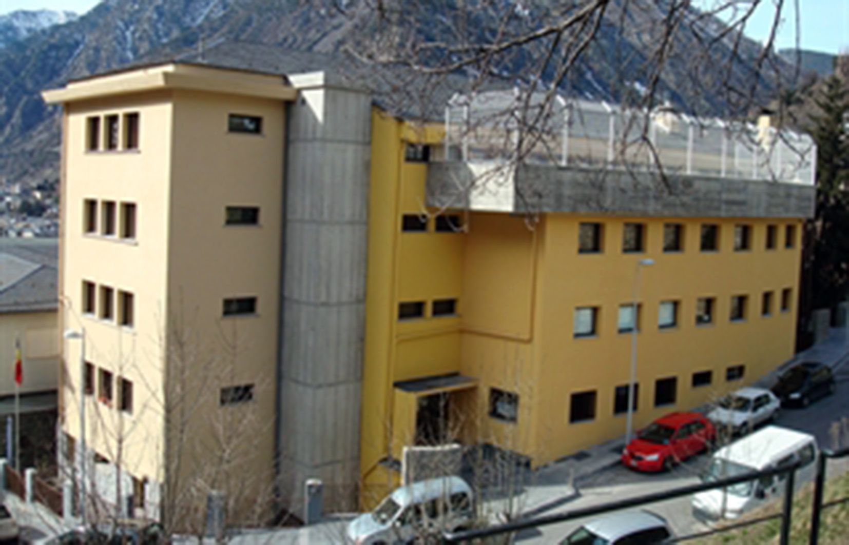 Imatge de l'escola en les immediacions de la qual va passar l'incident. Imatge de l'escola en les immediacions de la qual va passar l'incident.