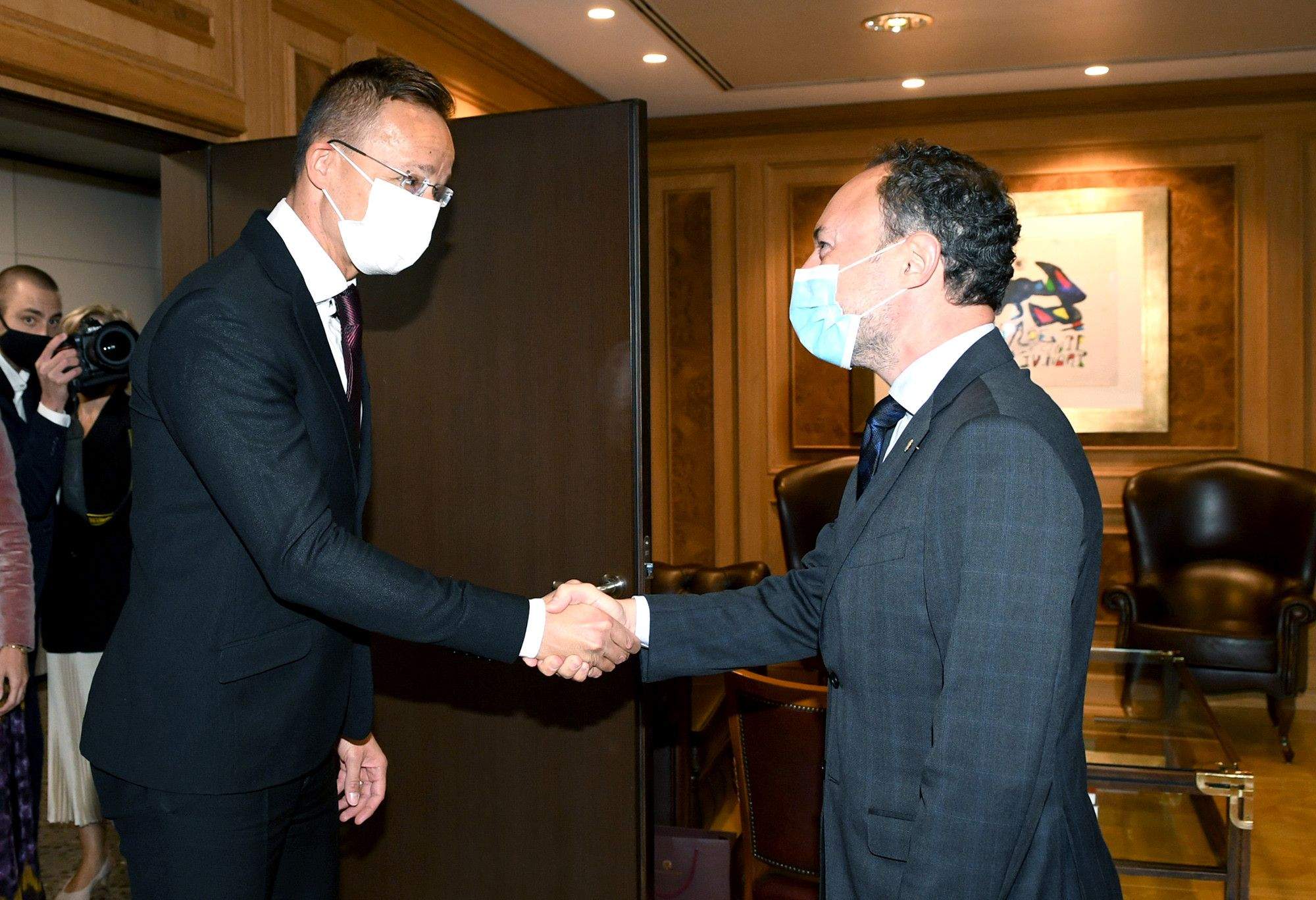 Espot saluda el ministre hongarès ara fa uns dies.